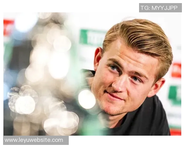 德里赫特谈曼联本赛季目标力争重返欧冠展现球队进步与提升潜力