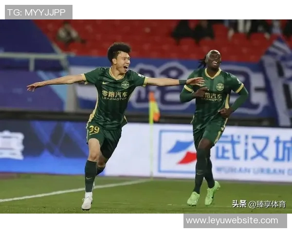 何超手球染黄引争议裁判漏判浙江进攻王钰栋愤怒砸球抗议